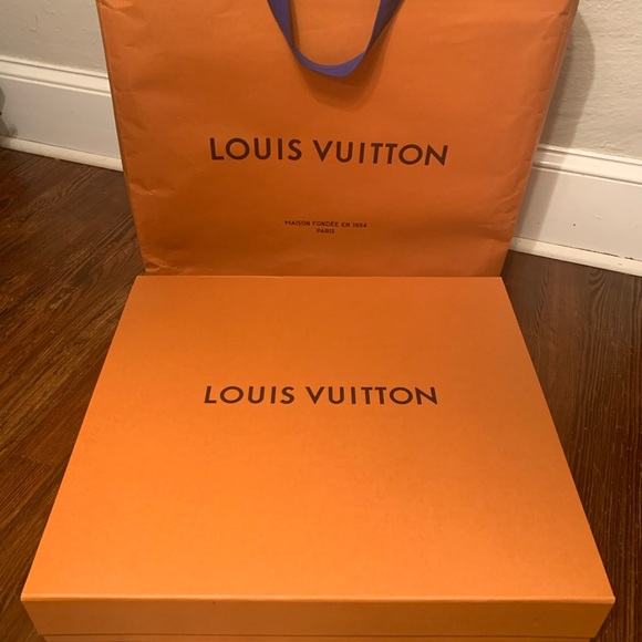 Authentic Louis Vuitton shopping & box - Picture 7 of 7
